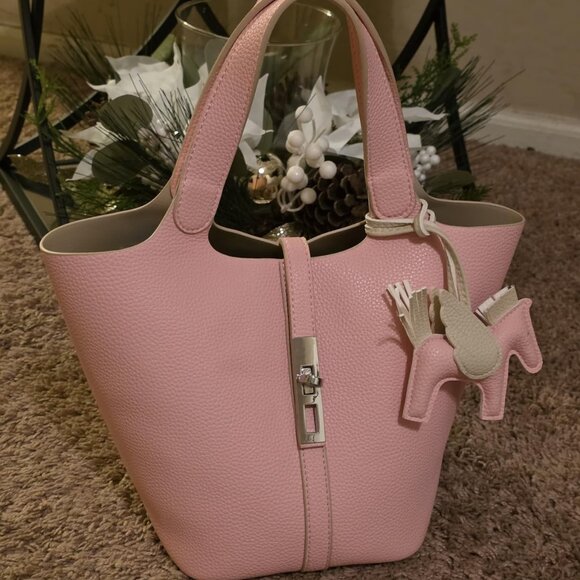 Neiman Marcus Pink Vegan Leather Bucket Purse - Picture 1 of 4